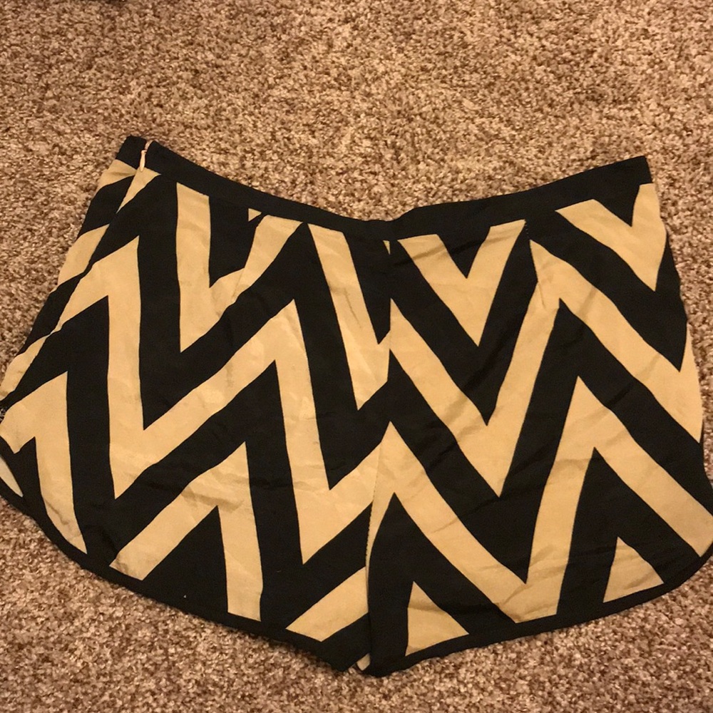 Shorts - Picture 3 of 6